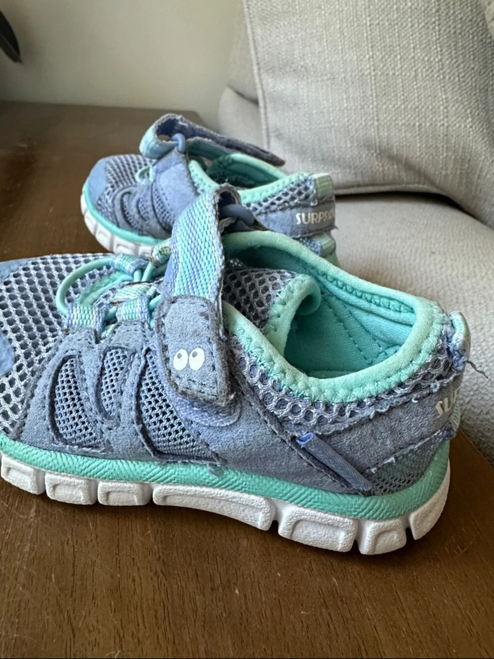 Stride right surprize water shoes Mesh in Teal and Light Blue size 6